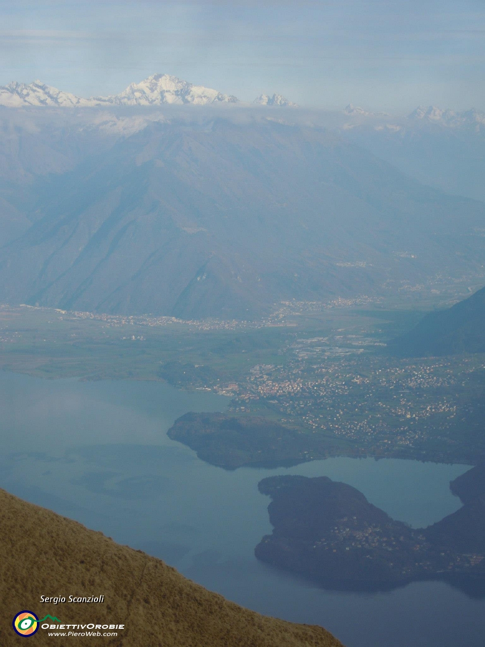 35 Quello che guardava Santo una foto fa.jpg